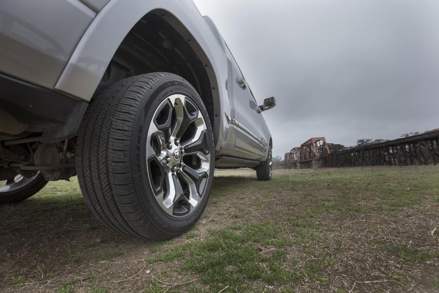 Колеса Ram 1500 Limited Crew Cab (DT) 2018 года  (фото 17 из 40)